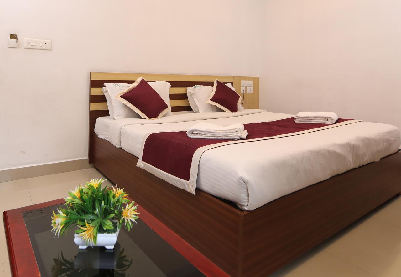 Oyo 18604 Puthens Capitol Inn Коччи Экстерьер фото