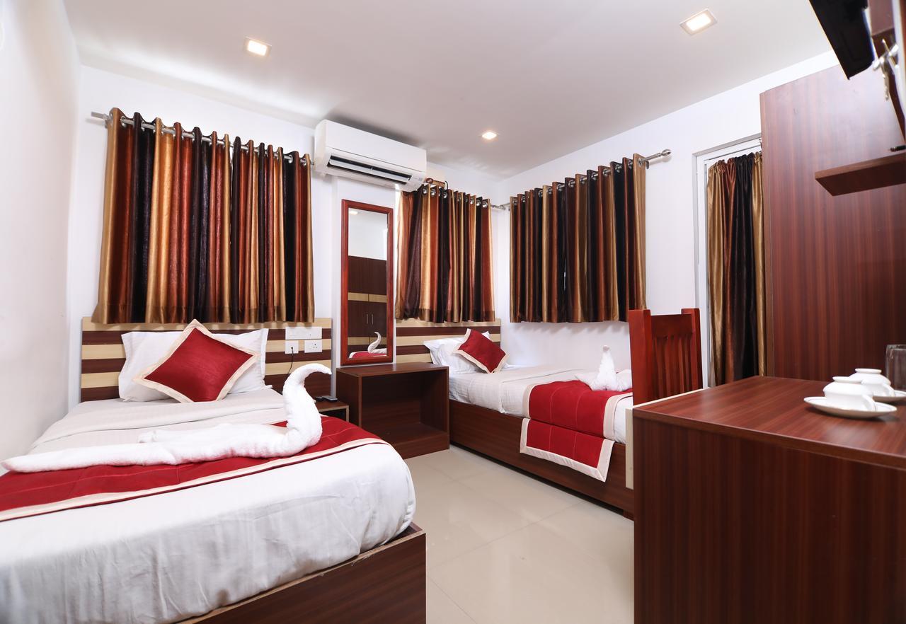 Oyo 18604 Puthens Capitol Inn Коччи Экстерьер фото