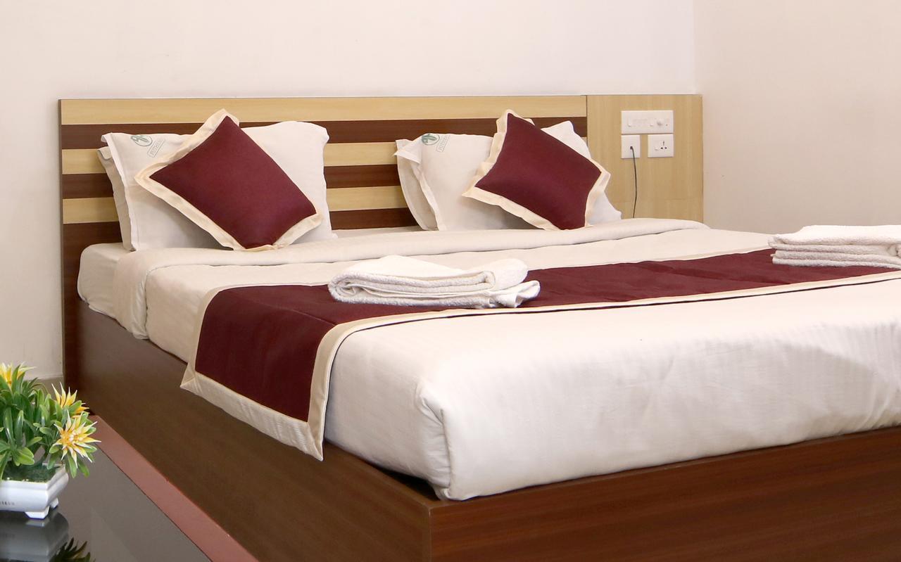 Oyo 18604 Puthens Capitol Inn Коччи Экстерьер фото