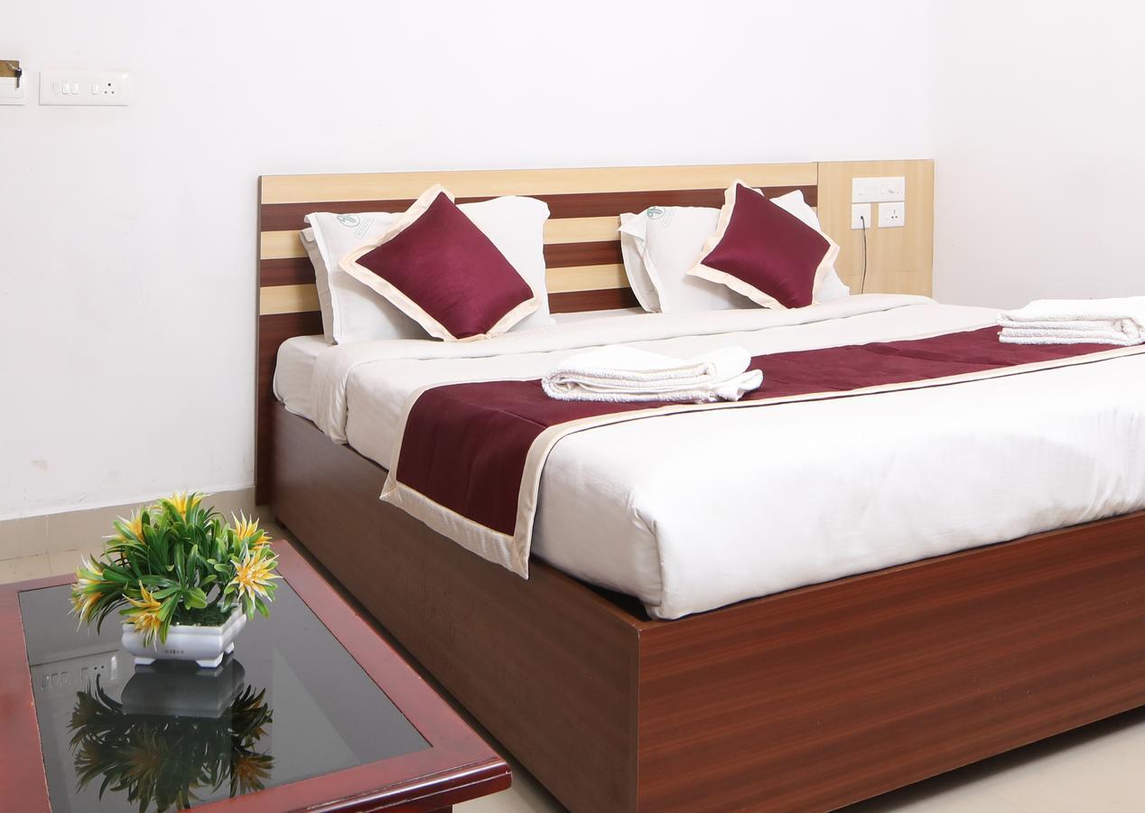 Oyo 18604 Puthens Capitol Inn Коччи Экстерьер фото