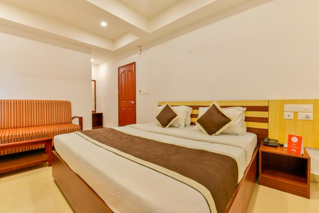 Oyo 18604 Puthens Capitol Inn Коччи Экстерьер фото