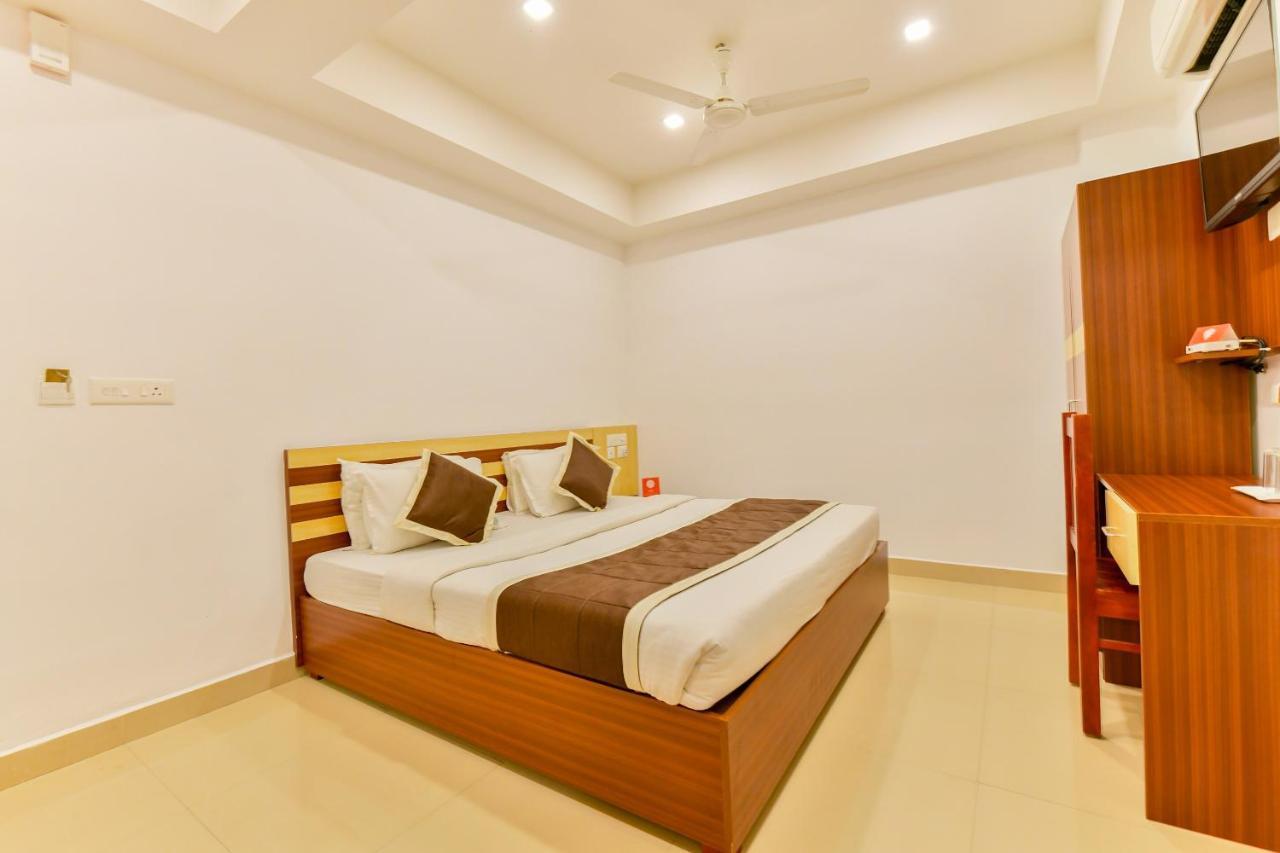 Oyo 18604 Puthens Capitol Inn Коччи Экстерьер фото